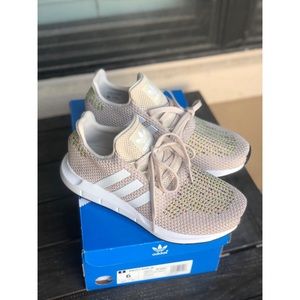 Adidas Swift Run Women’s 6 beige w/white stripe
